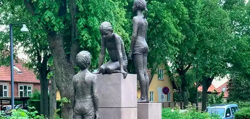 Hendriksholm skolen statuer antigraffiti 1