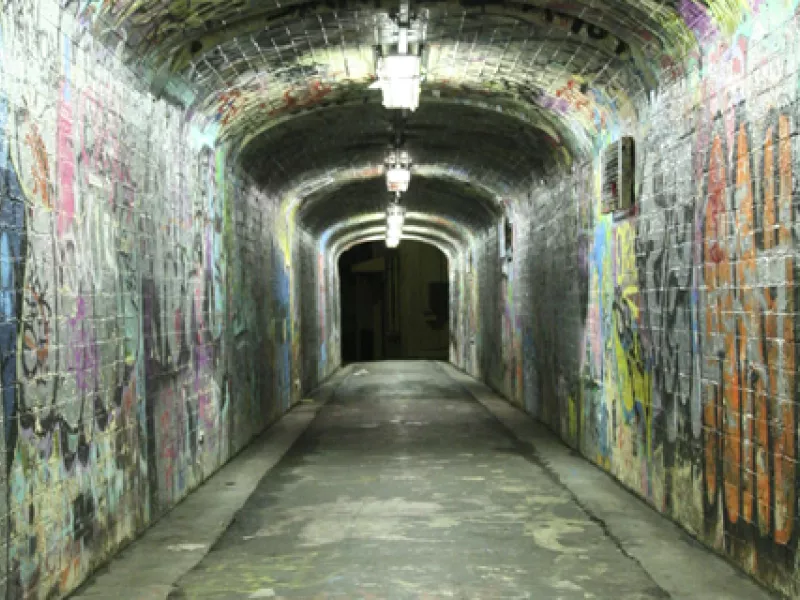 graffiti tunnel 810x320